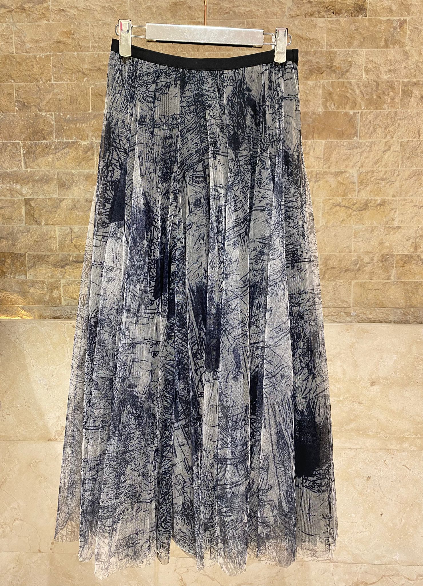 08202-1 Long Tulle Skirt تنورة تول طويلة بطبعة تجريدية
