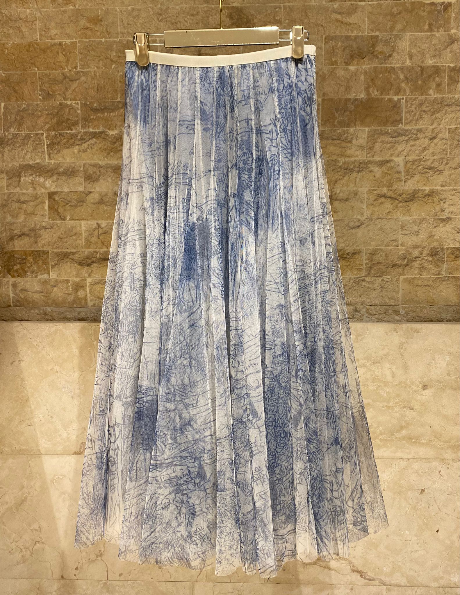 08202-1 Long Tulle Skirt تنورة تول طويلة بطبعة تجريدية - Brown Loft