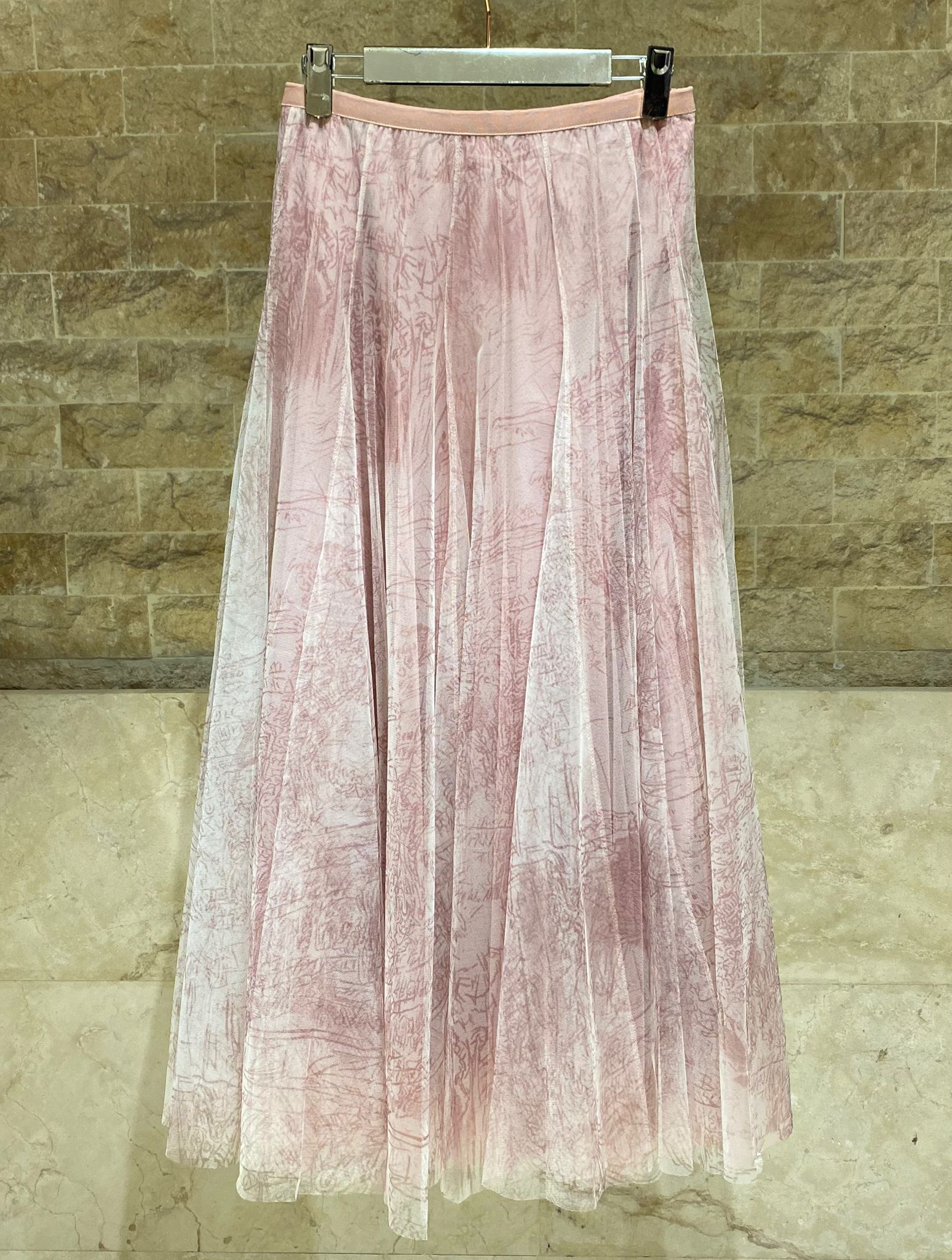 08202-1 Long Tulle Skirt تنورة تول طويلة بطبعة تجريدية - Brown Loft