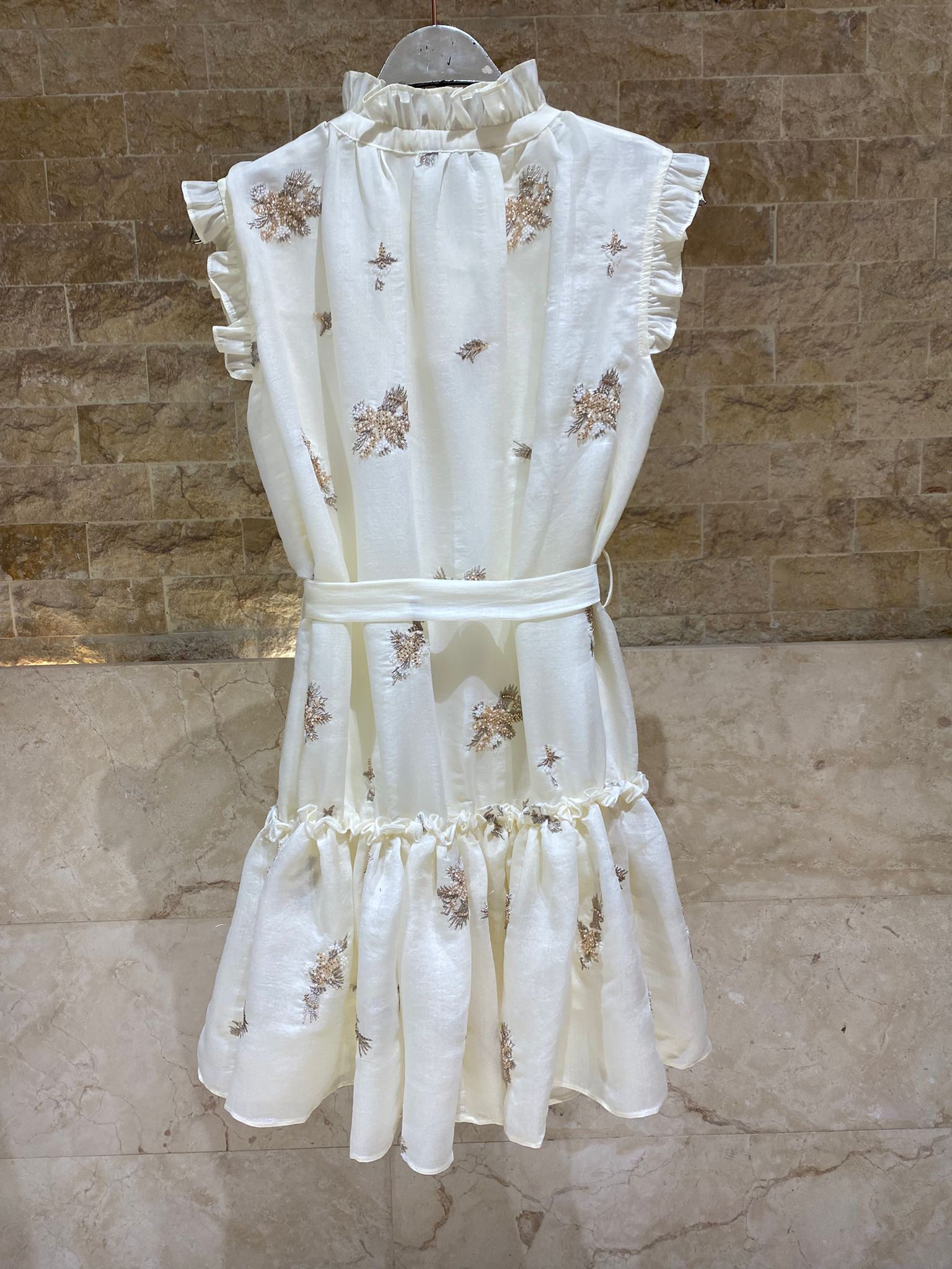 Adriana Sleeveless Belted Dress فستان بحزام بلا أكمام