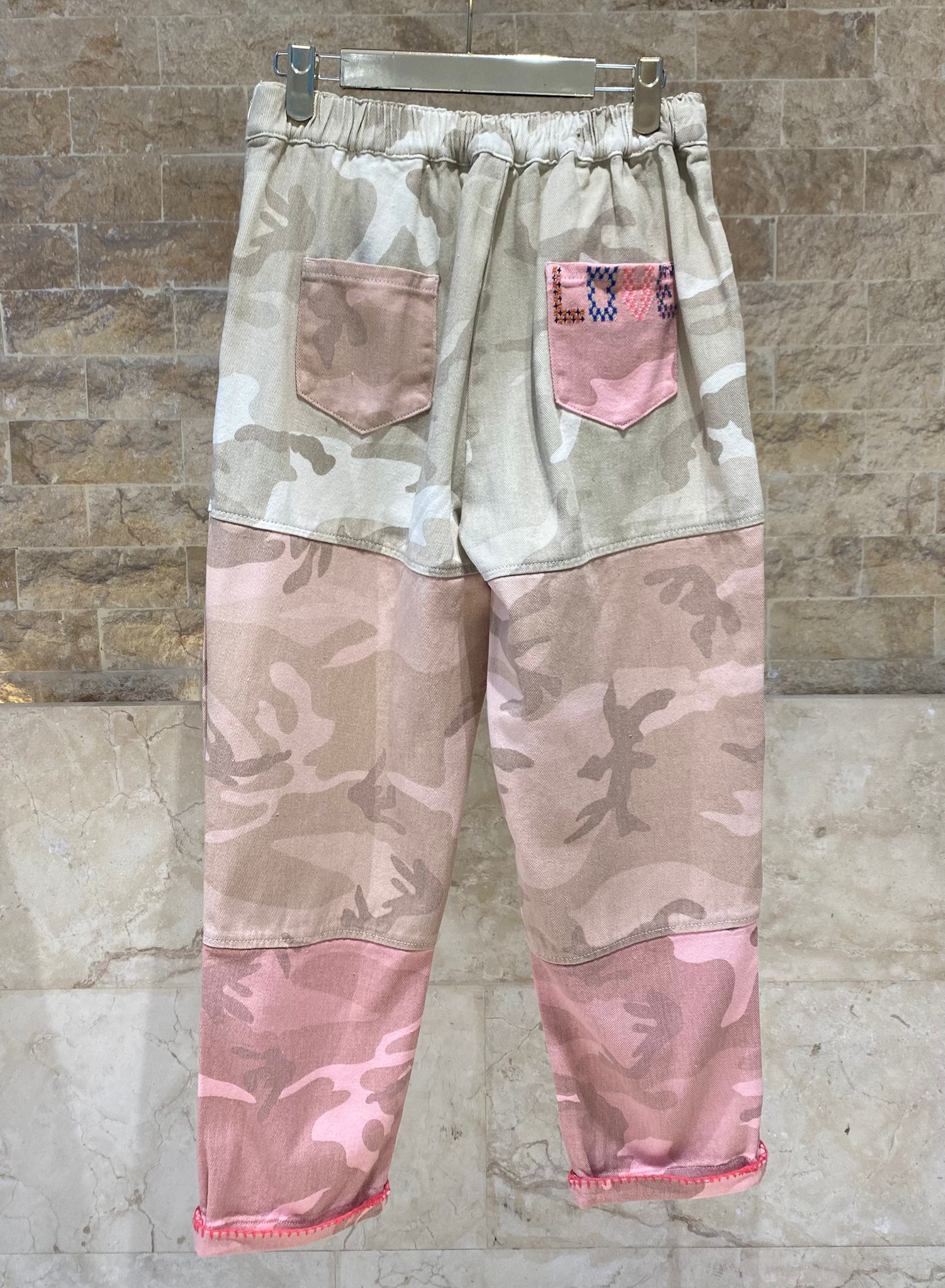 Angele Multi-Tone Camouflage Patterned Pants بنطال بنقشة تمويه متعددة الألوان - Brown Loft