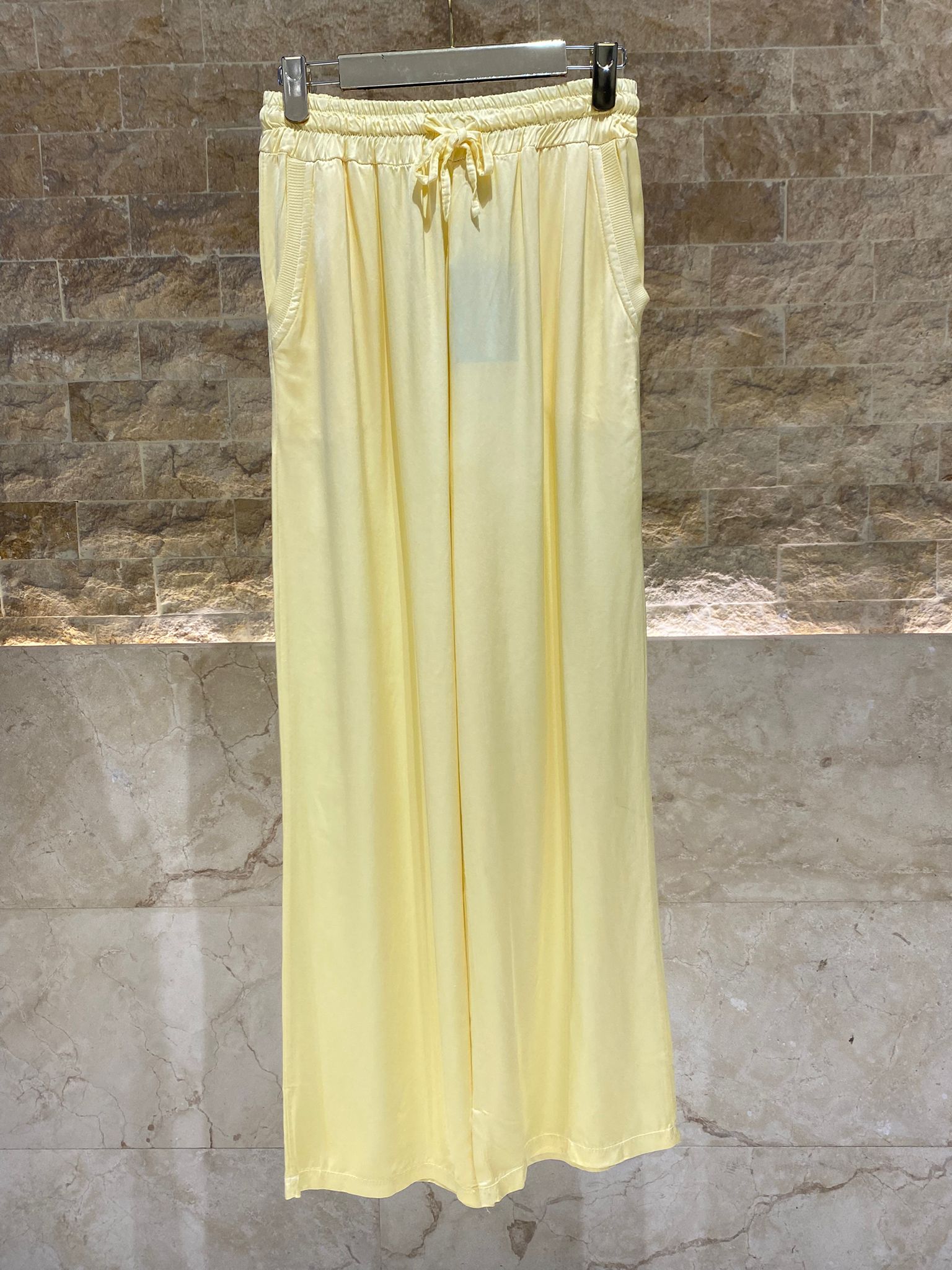 DB14570VS Wide Leg Satin Pants بنطلون ساتان واسع الساق - Brown Loft