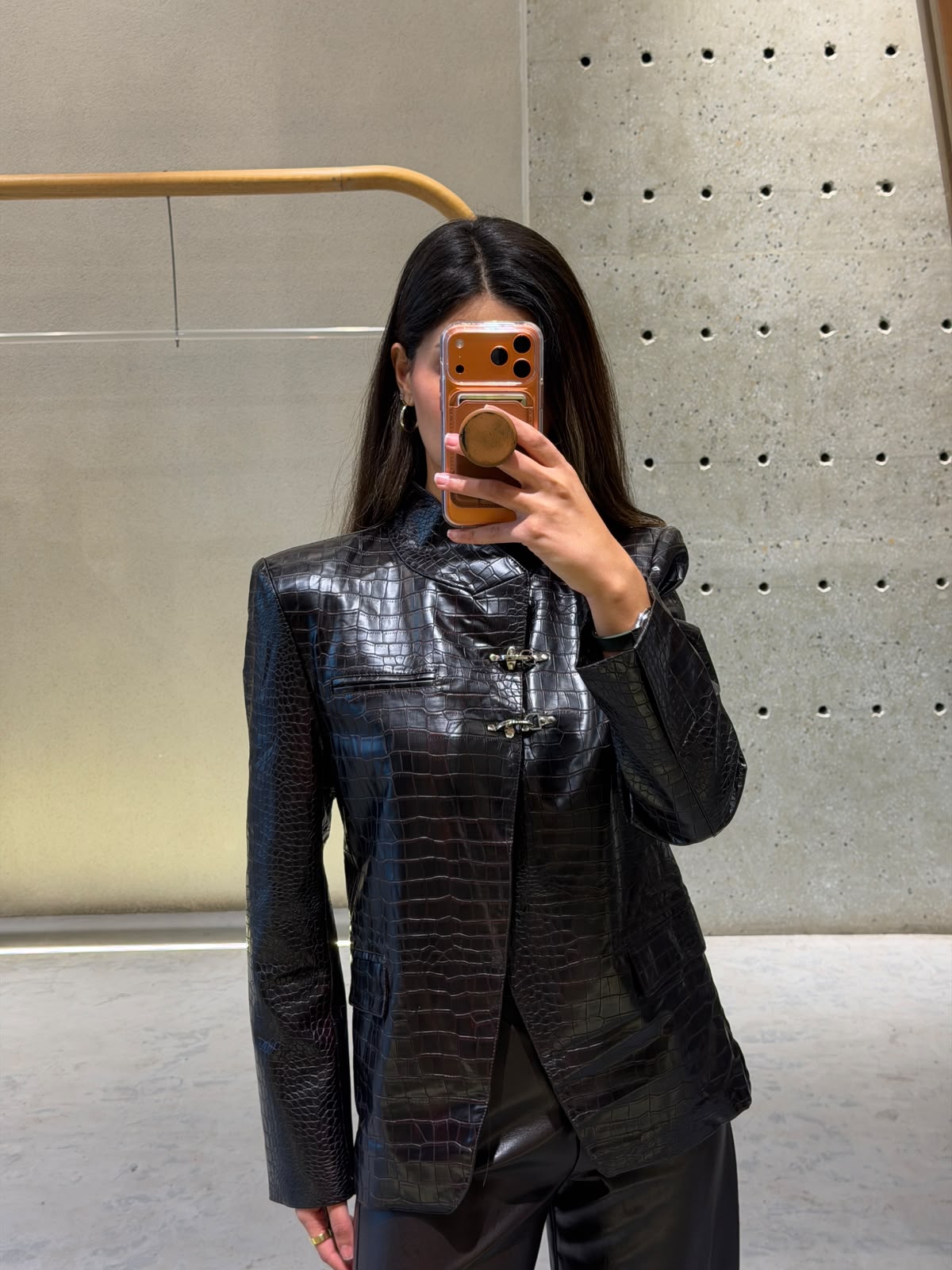 Croc-effect jacket with high collar U512611
