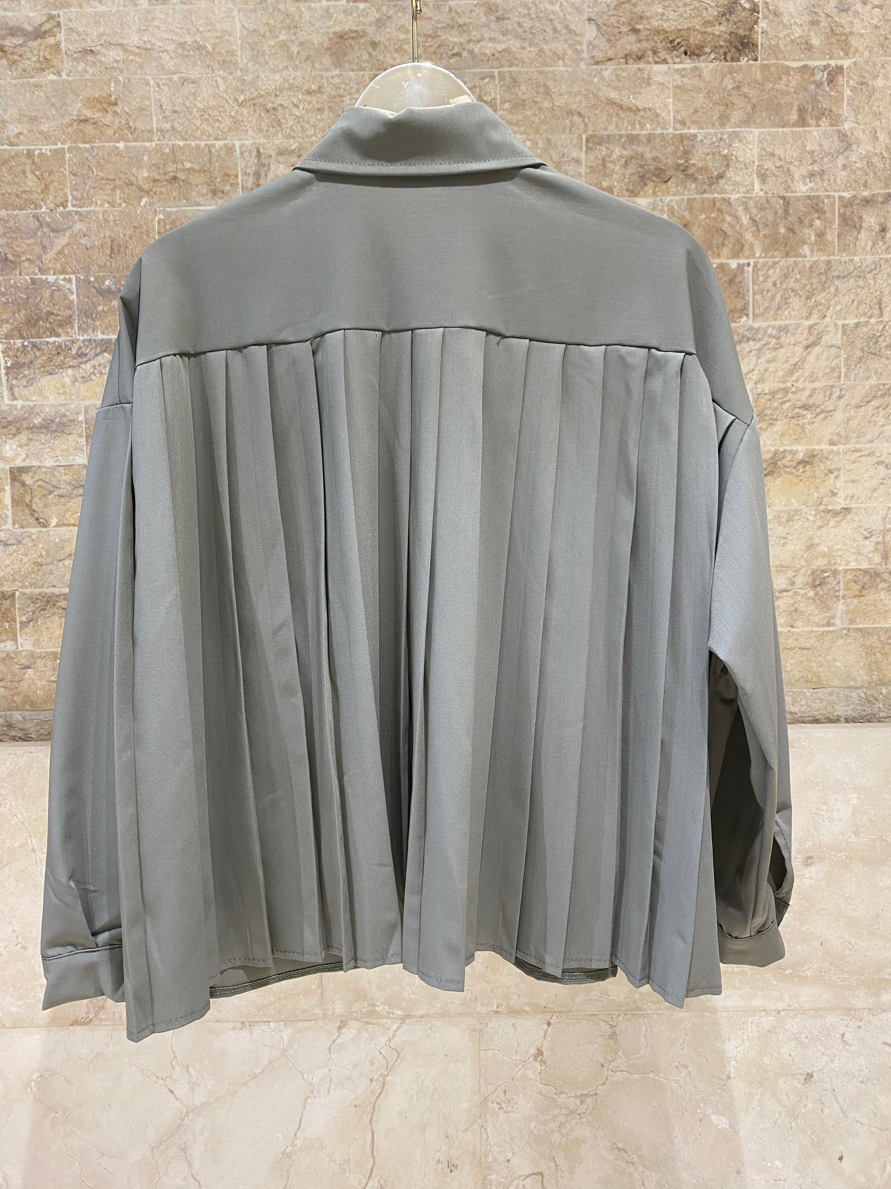 Oversized Pleated Back Shirt DB13890