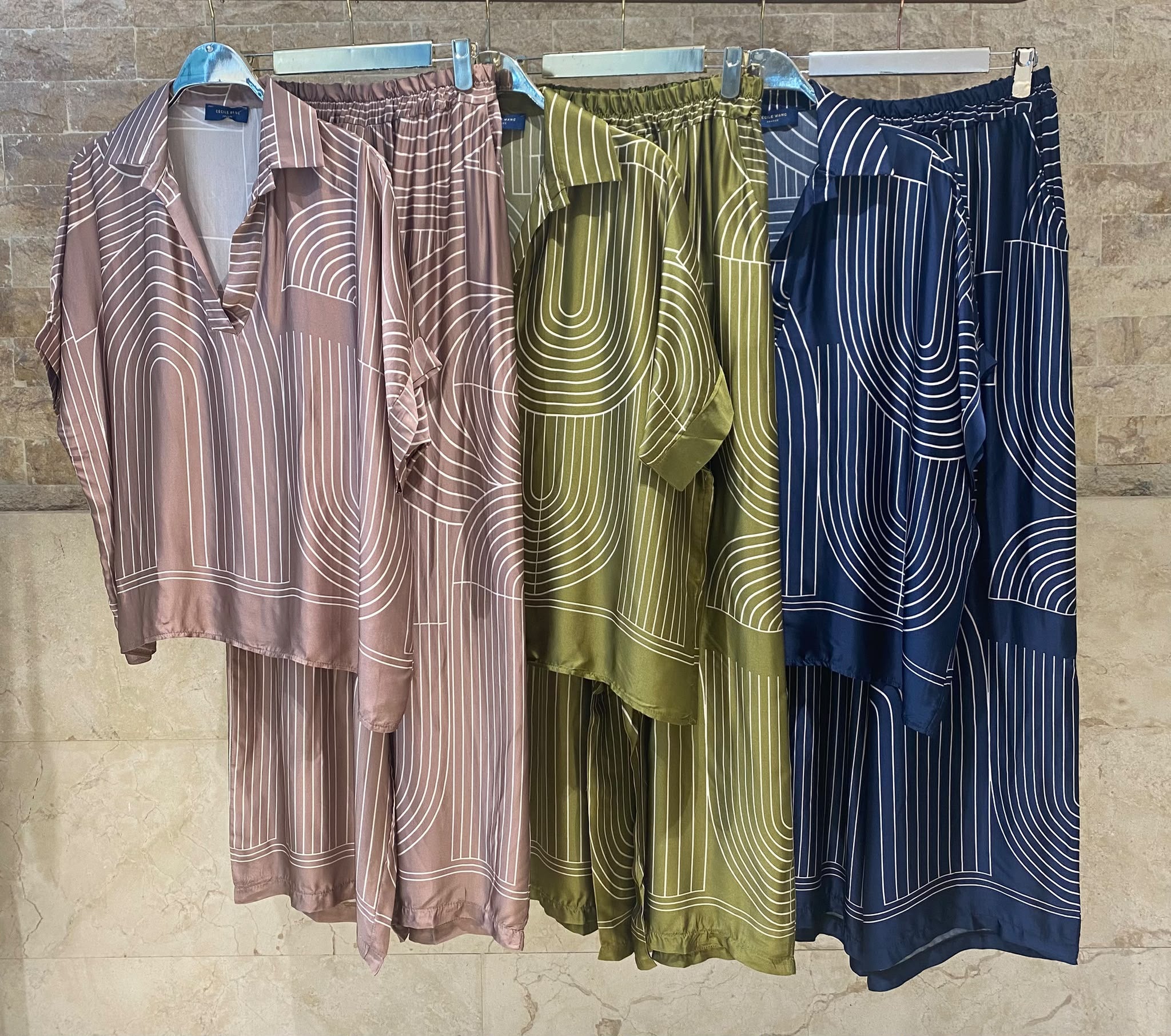 KD7607/7789VS-29 Geometric Arch and Line Patterned Satin Shirt and Pants