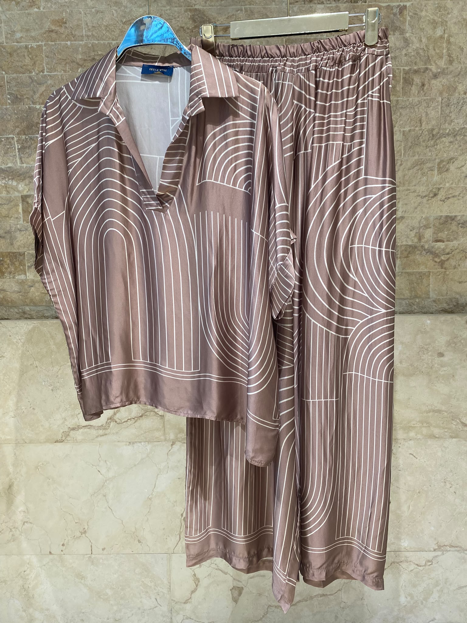 KD7607/7789VS-29 Geometric Arch and Line Patterned Satin Shirt and Pants