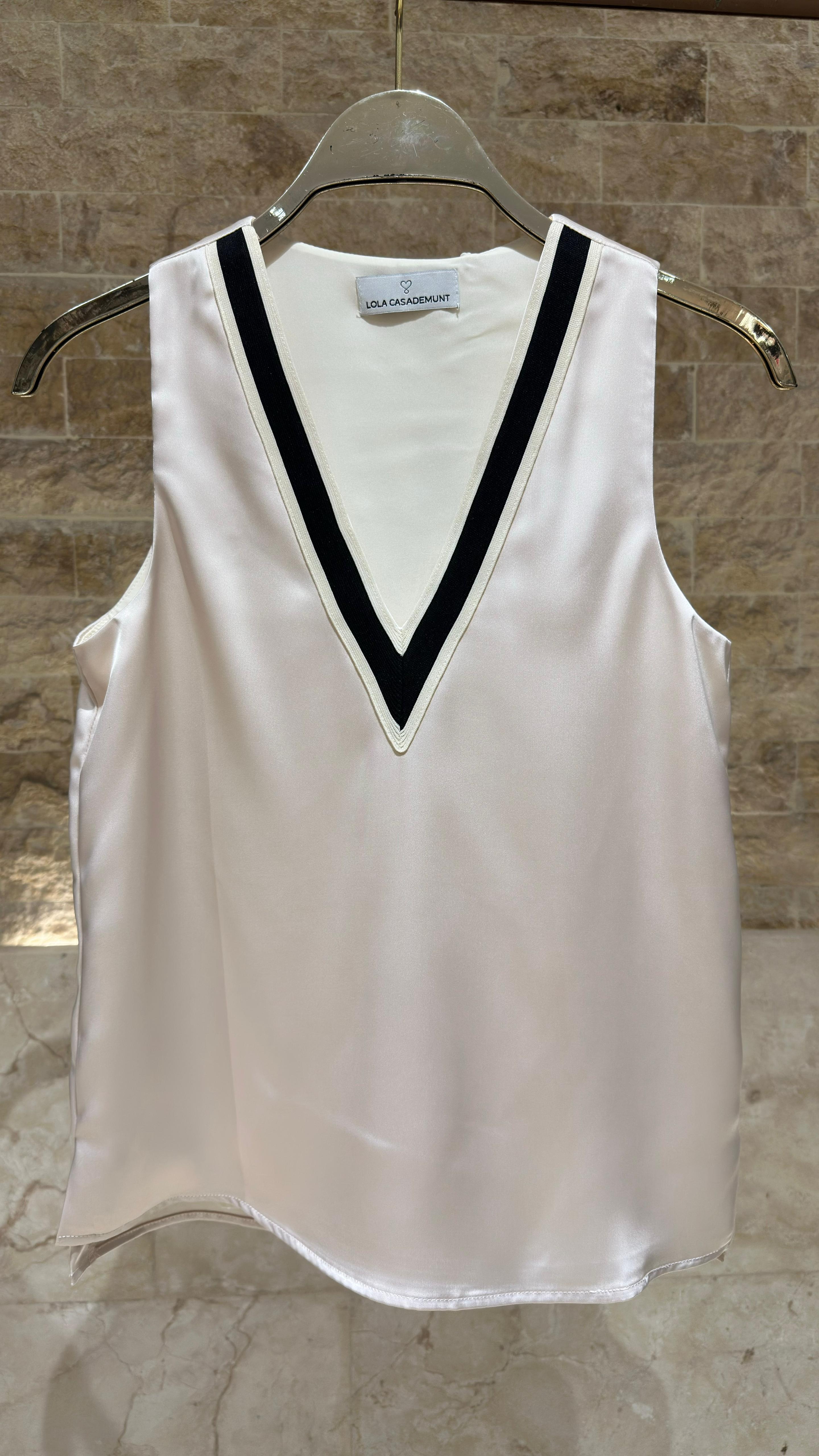 أعلى ساتان بلا أكمام LS2615056