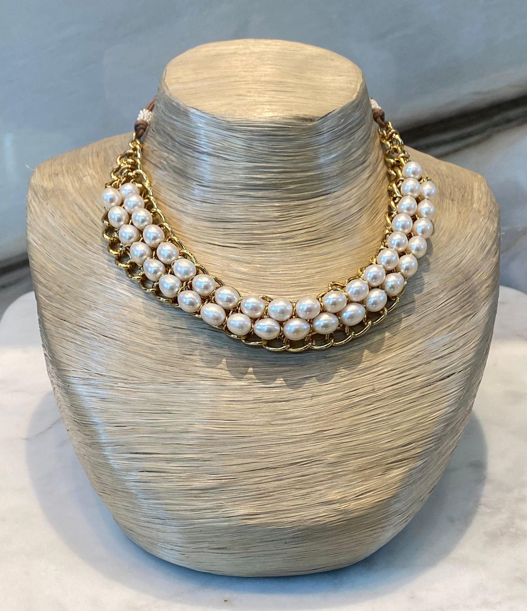MOD 28 Layered Pearl and Chain Collar Necklace قلادة من اللؤلؤ والسلسلة متعددة الطبقات - Brown Loft