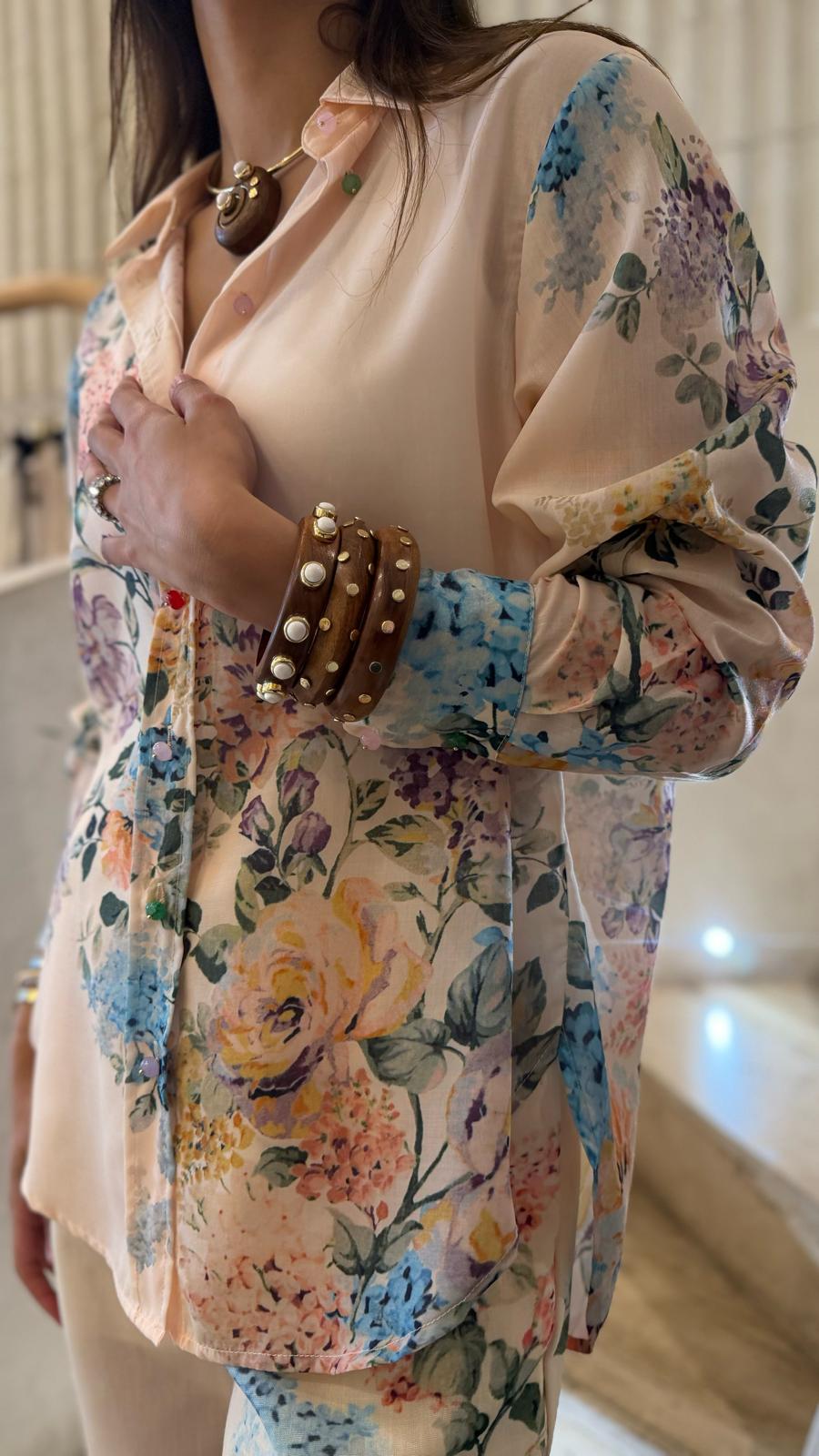 Dorine Floral Print Semi Sheer Shirt قميص شبه شفاف بطبعة زهور - Brown Loft