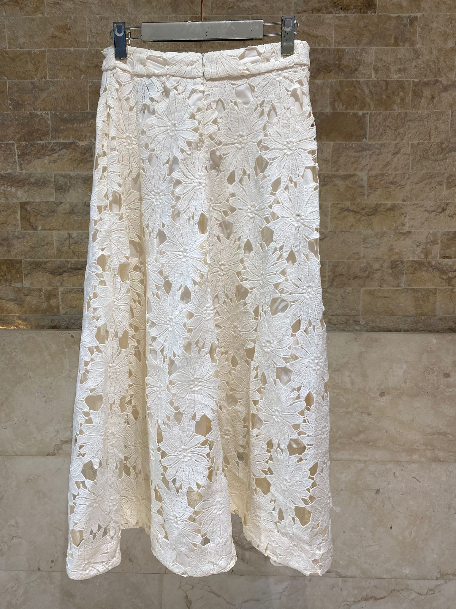 81071/72 Round Neck Floral Lace Crop Top and Lared Silhouette Skirt Set