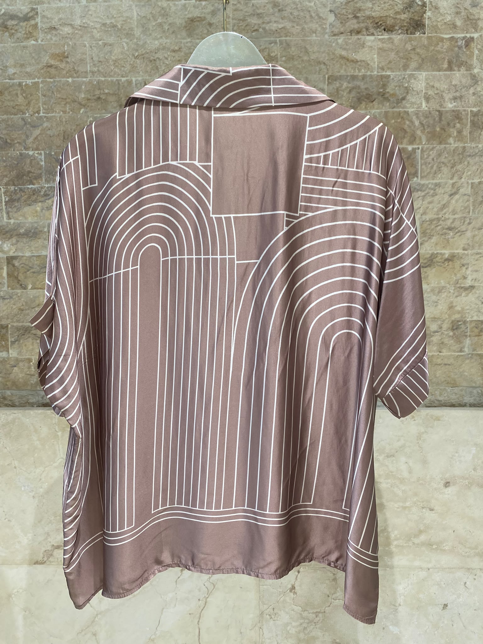 KD7607/7789VS-29 Geometric Arch and Line Patterned Satin Shirt and Pants