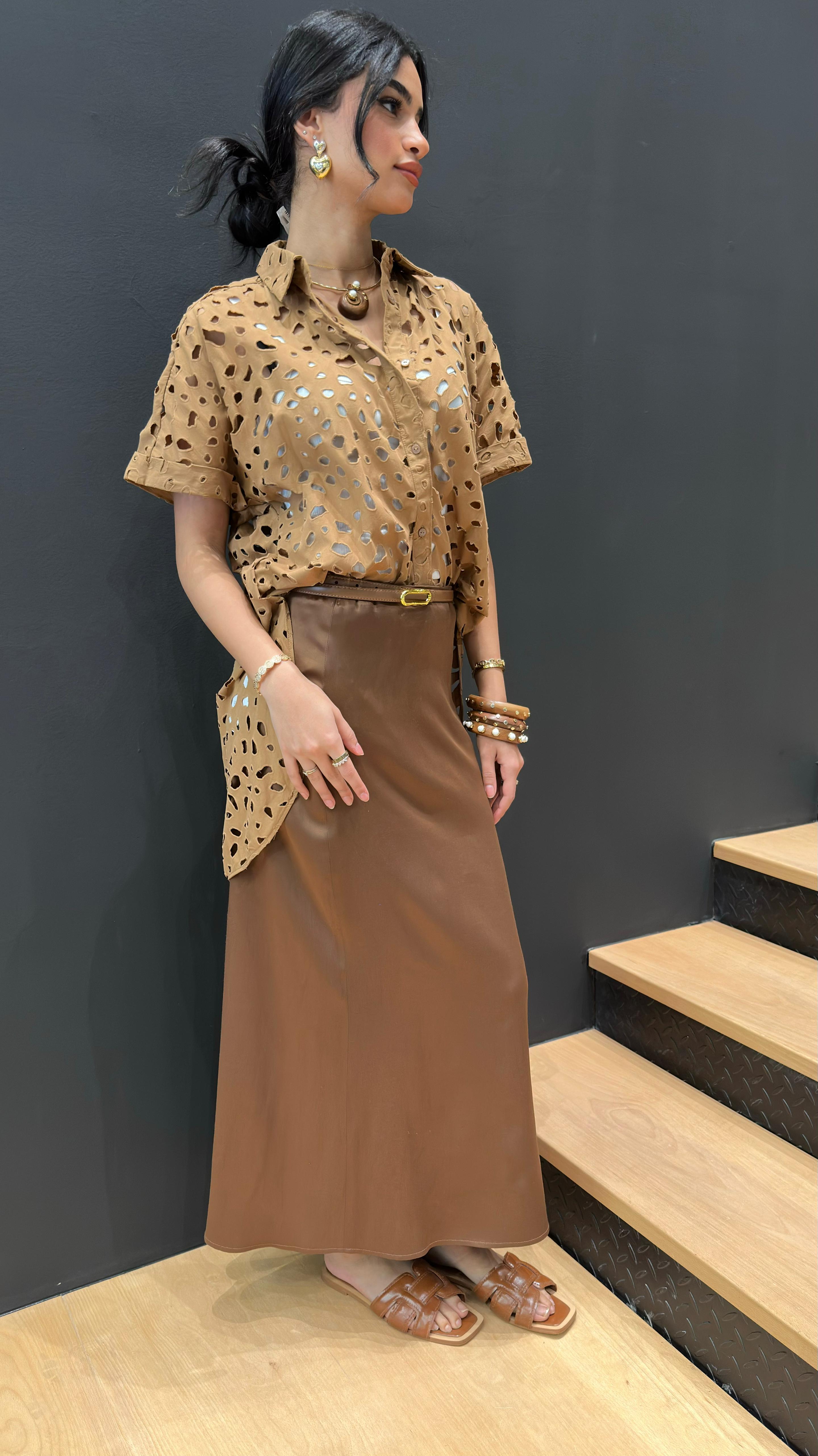 MS2615057 Eyelet Embroidered Shirt قميص مطرز بعين صغيرة - Brown Loft