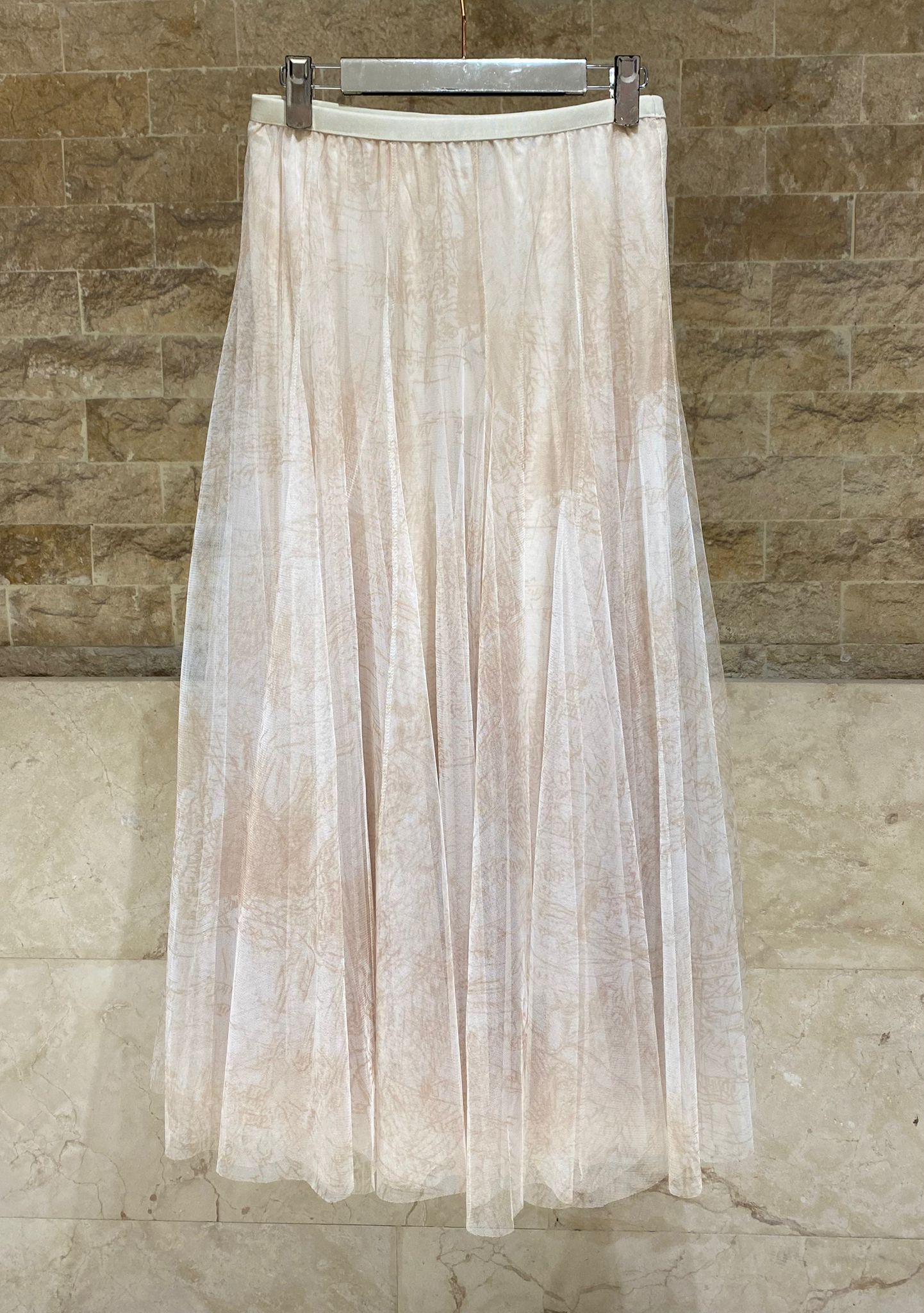 08202-1 Long Tulle Skirt تنورة تول طويلة بطبعة تجريدية - Brown Loft