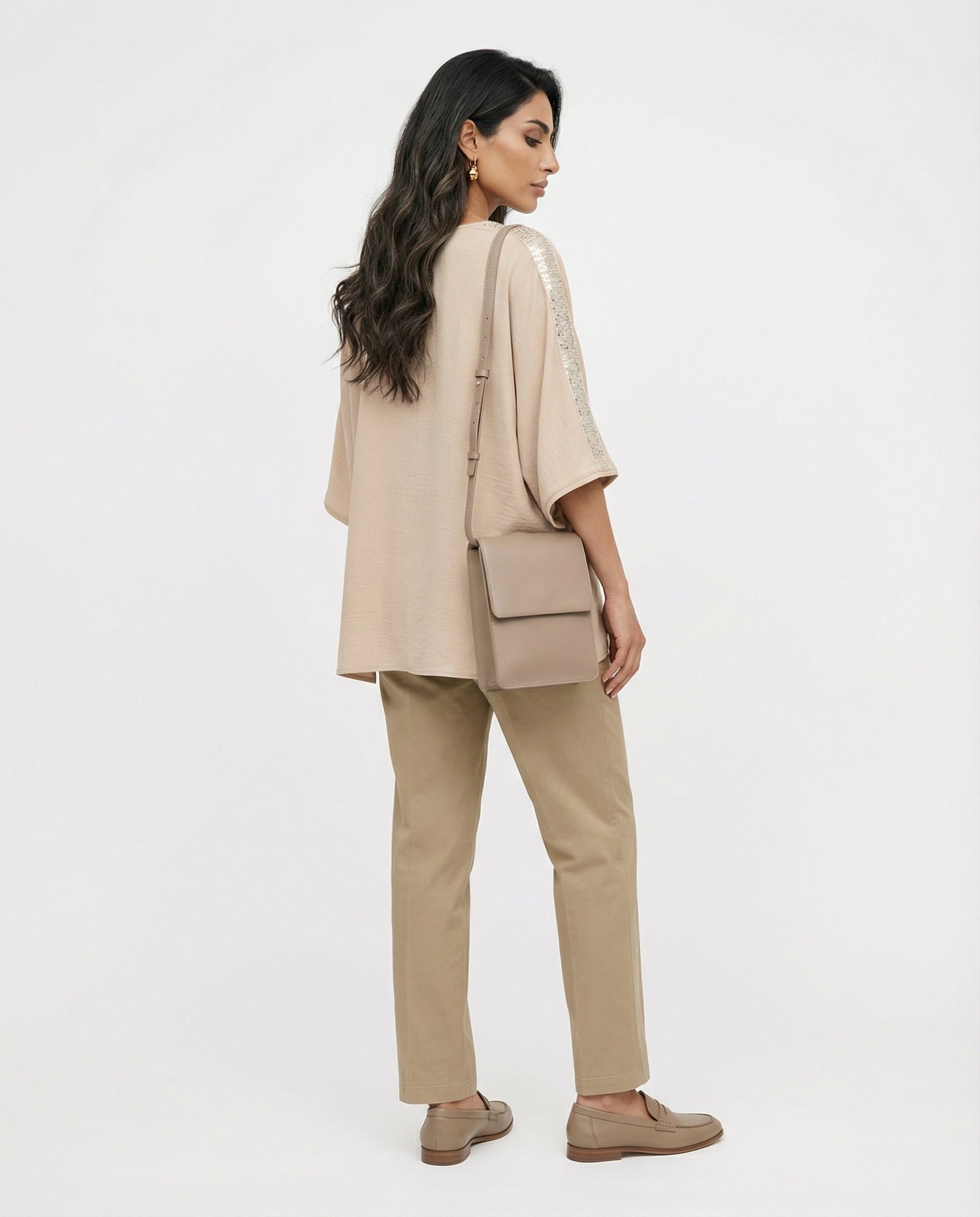 43-2271 (V Neck Sequin Shoulder Top) أعلى الكتف الترتر الرقبة الخامس