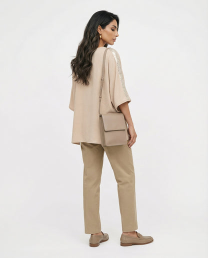 43-2271 (V Neck Sequin Shoulder Top) أعلى الكتف الترتر الرقبة الخامس
