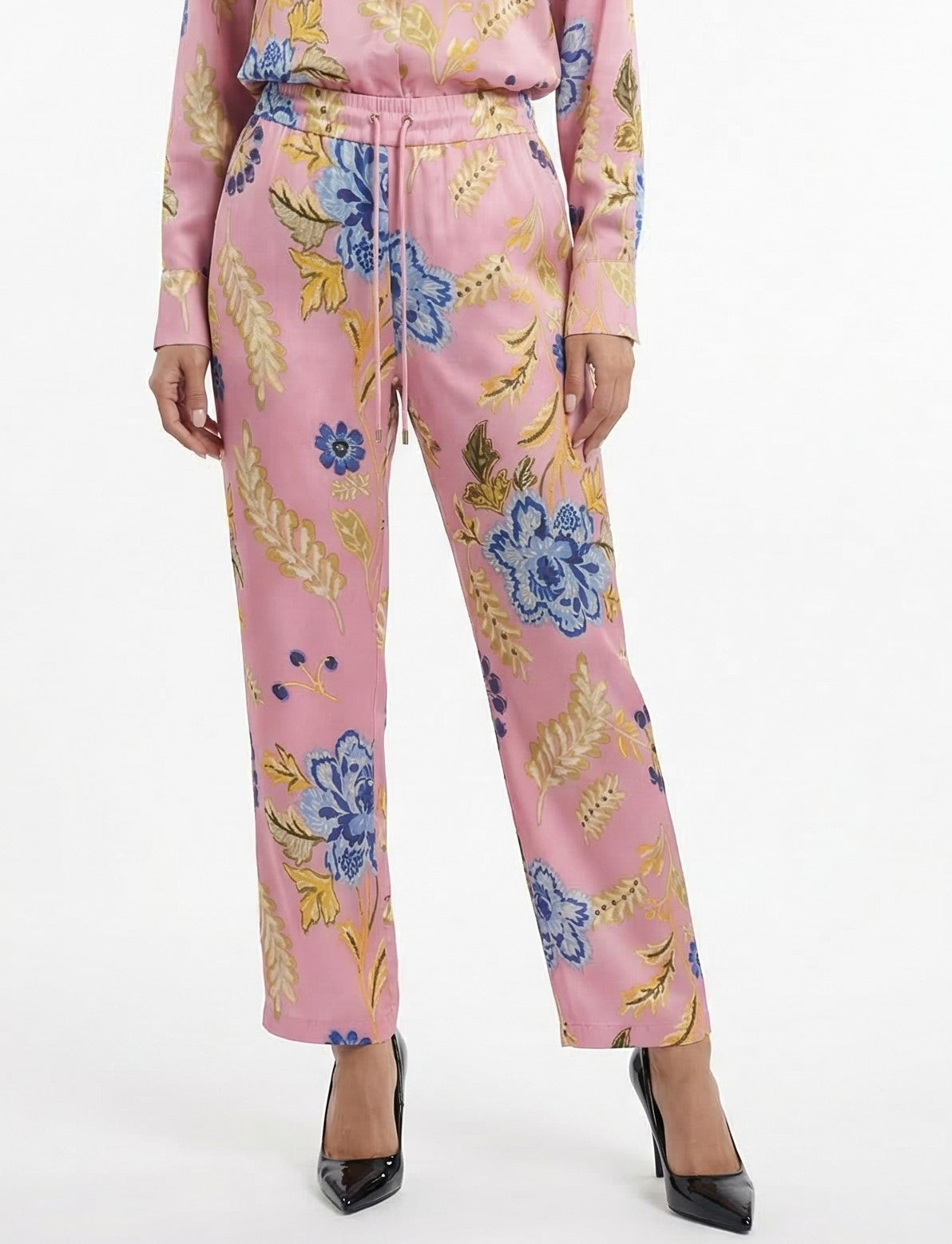LS2614023 Floral Print Satin Joggers Pants بنطال جوغر من الساتان بطبعة الأزهار - Brown Loft