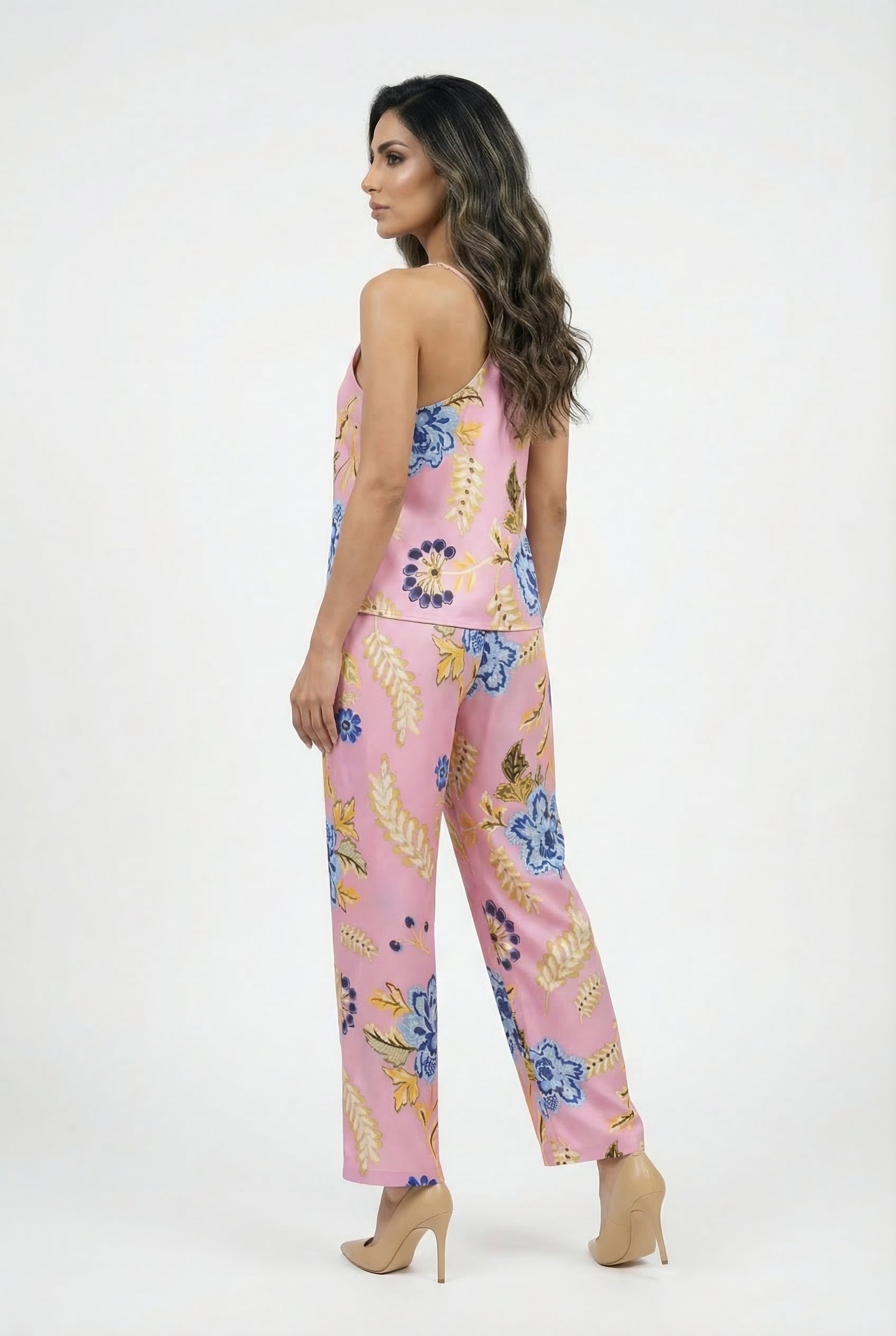 LS2615061 Floral Print Camisole Satin Top بلوزة ساتان بحمالات مطبوعة بنقشة الأزهار - Brown Loft