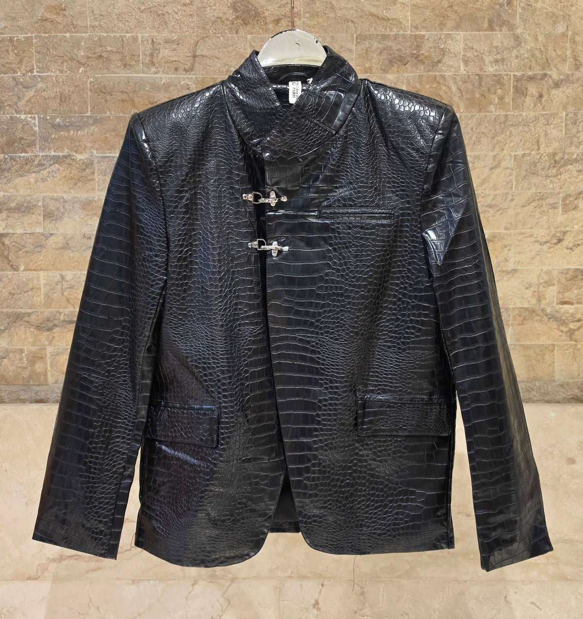 Croc-effect jacket with high collar U512611