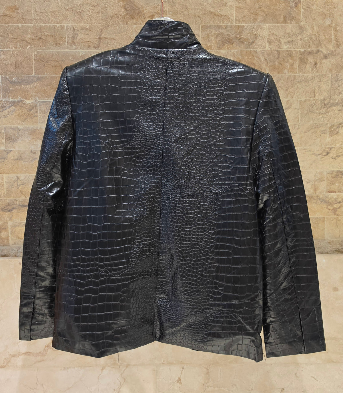 Croc-effect jacket with high collar U512611