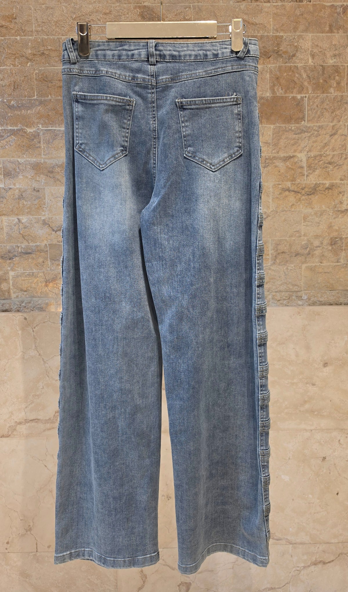 Button-Detail Wide-Leg Jeans JM22852