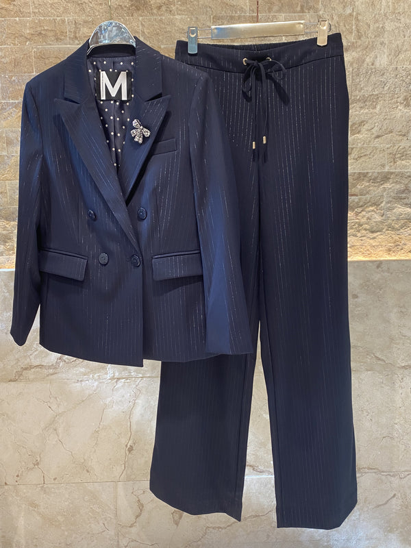 2502001/4001 Classic Fit Pinstripe Jacket and Straight Cut Pants جاكيت مخطط كلاسيكي وبنطلون بقصّة مستقيمة