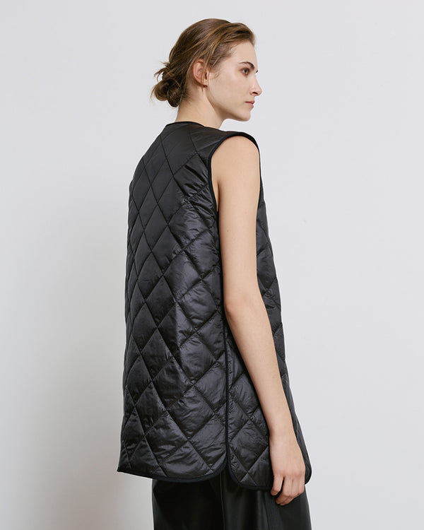 44-1071 Quilted Sleeveless Jacket سترة مبطنة بلا أكمام