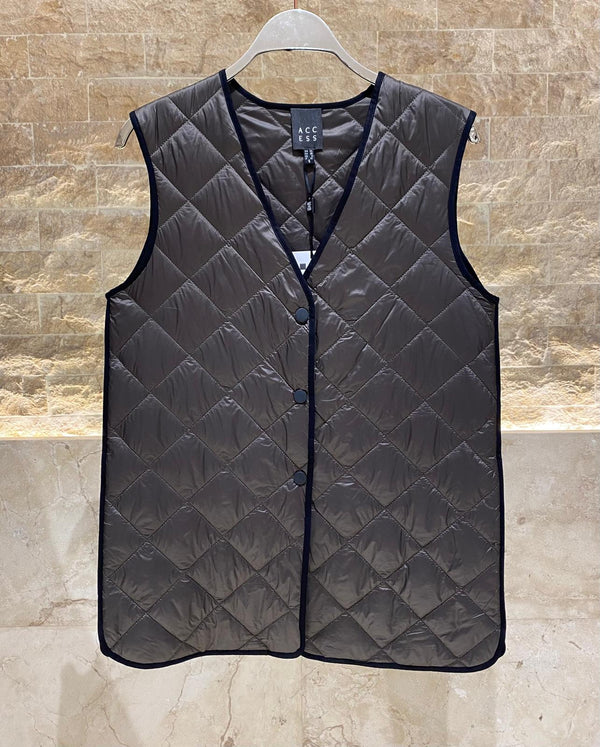 44-1071 Quilted Sleeveless Jacket سترة مبطنة بلا أكمام