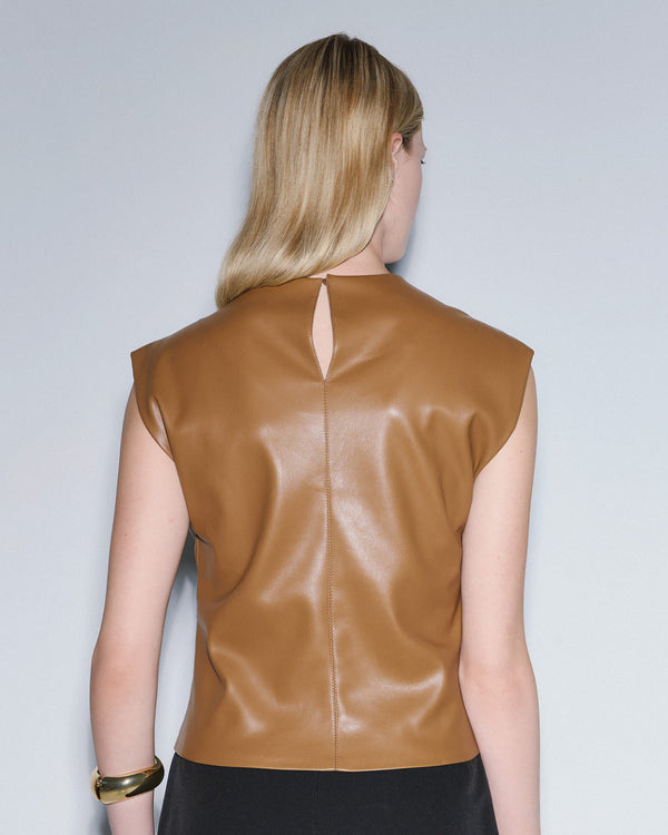 54-2036 Faux Leather Top with Pleats بلوزة من الجلد الصناعي مزينة بثنيات