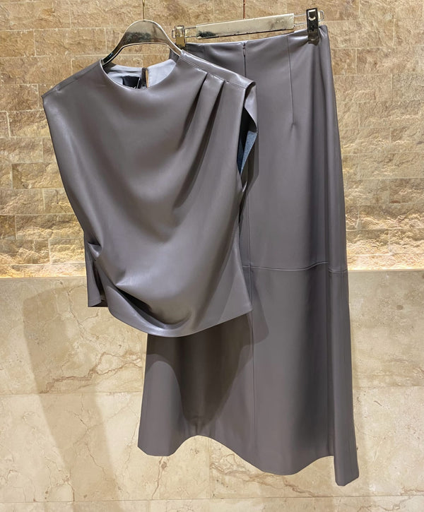 54-2036/6017 Faux Leather Top with Long Skirt بلوزة من الجلد الصناعي مع تنورة طويلة