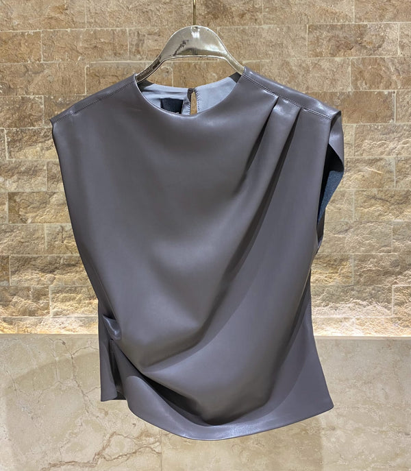 54-2036 Faux Leather Top with Pleats بلوزة من الجلد الصناعي مزينة بثنيات