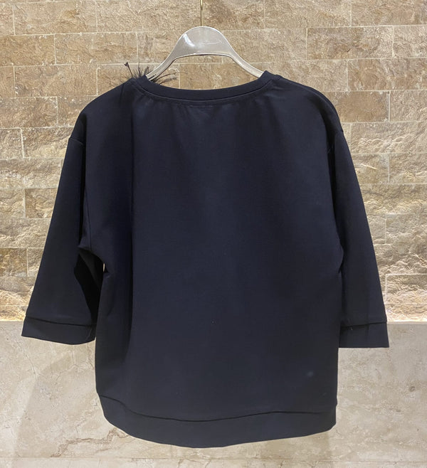 54-2058 Relaxed Fit Top with Feather بلوزة فضفاضة مزينة بالريش