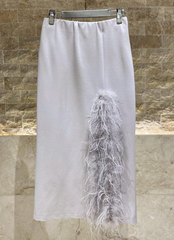 54-6014 Midi Skirt with Feathers تنورة متوسطة الطول مزينة بالريش