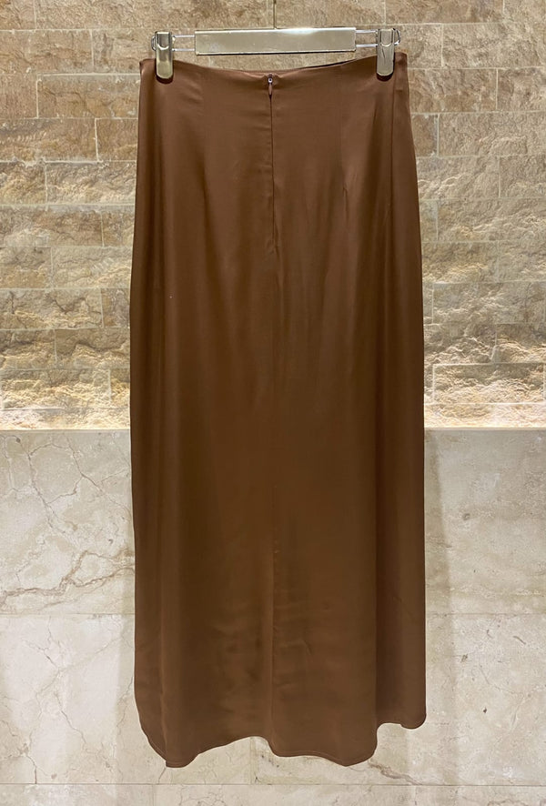 54-6026 Midi Satin Skirt تنورة ميدي من الساتان