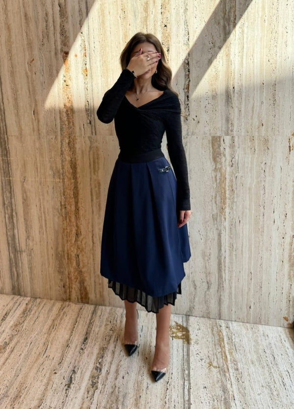 17S2001 (Pleated Layered Crepe Skirt) تنورة كريب مطوي الطبقات