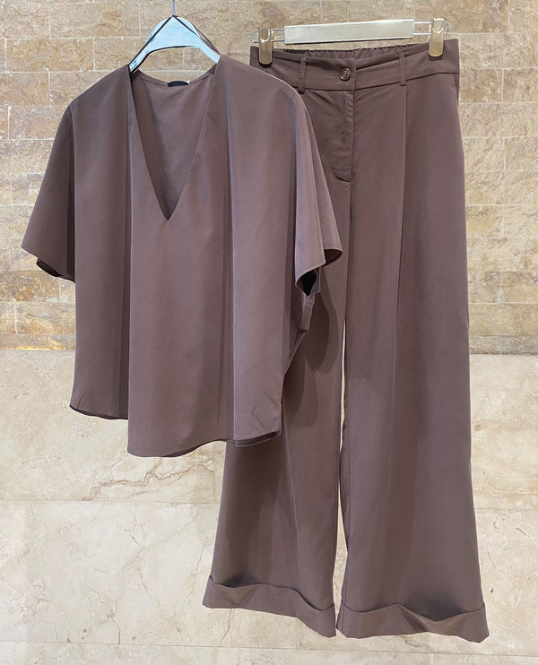 63-2121/5046 V Neck Top and Pleated Pants