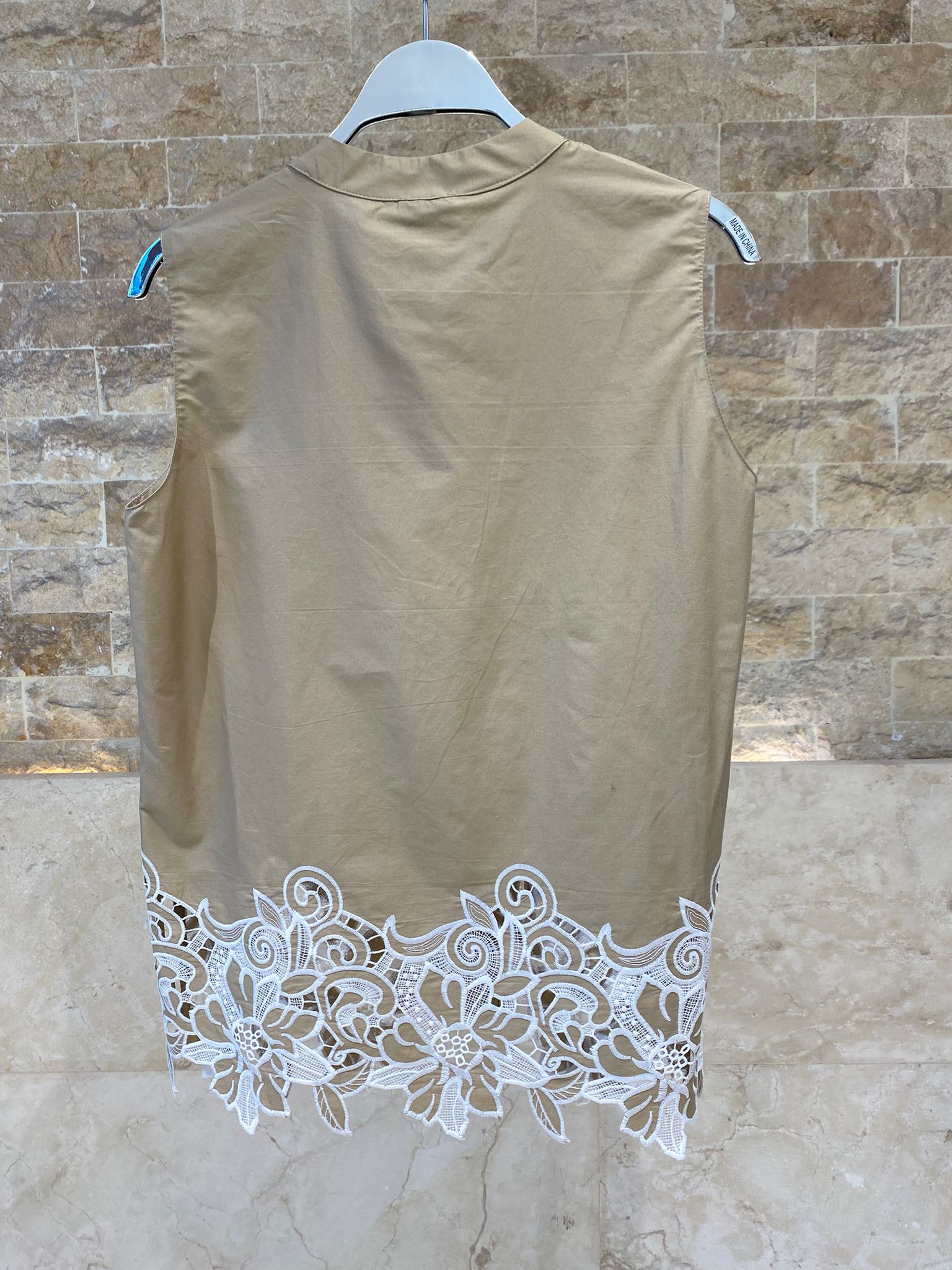 63-7054 Sleeveless Shirt with Embroidery - Brown Loft