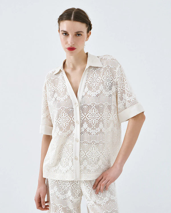 63-7073 Satin V Neckline Buttoned Shirt