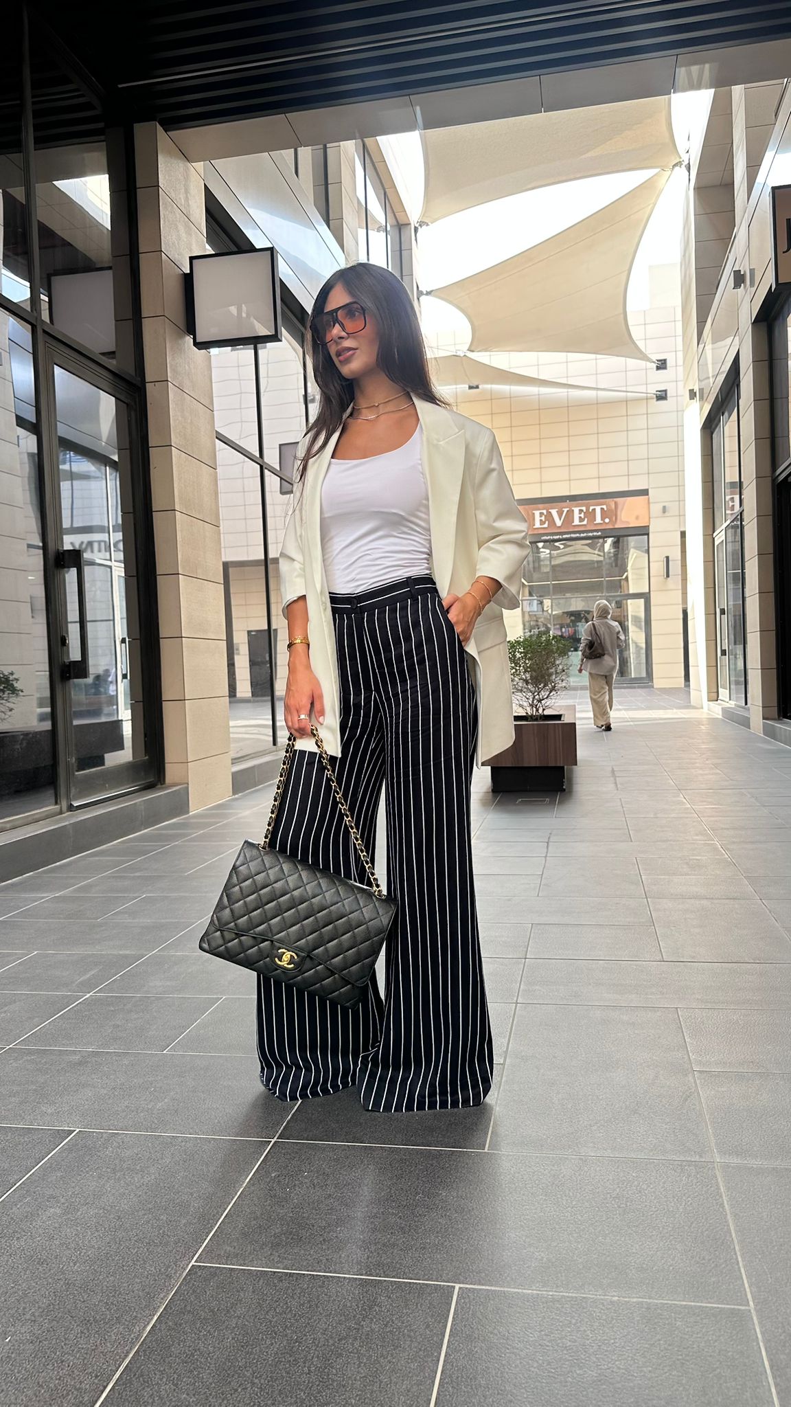 53-1063 جاكيت مزود بأزرار فردية وياقة لابيل - Brown Loft