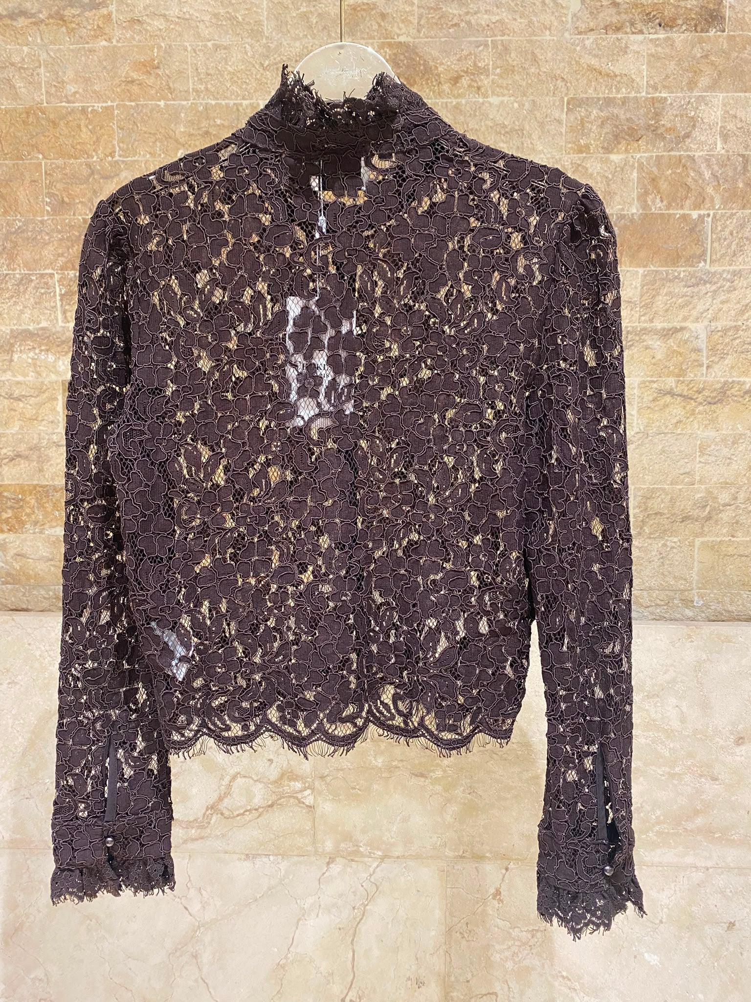 81085 Floral Lace Top بلوزة من الدانتيل بنقشة الزهور