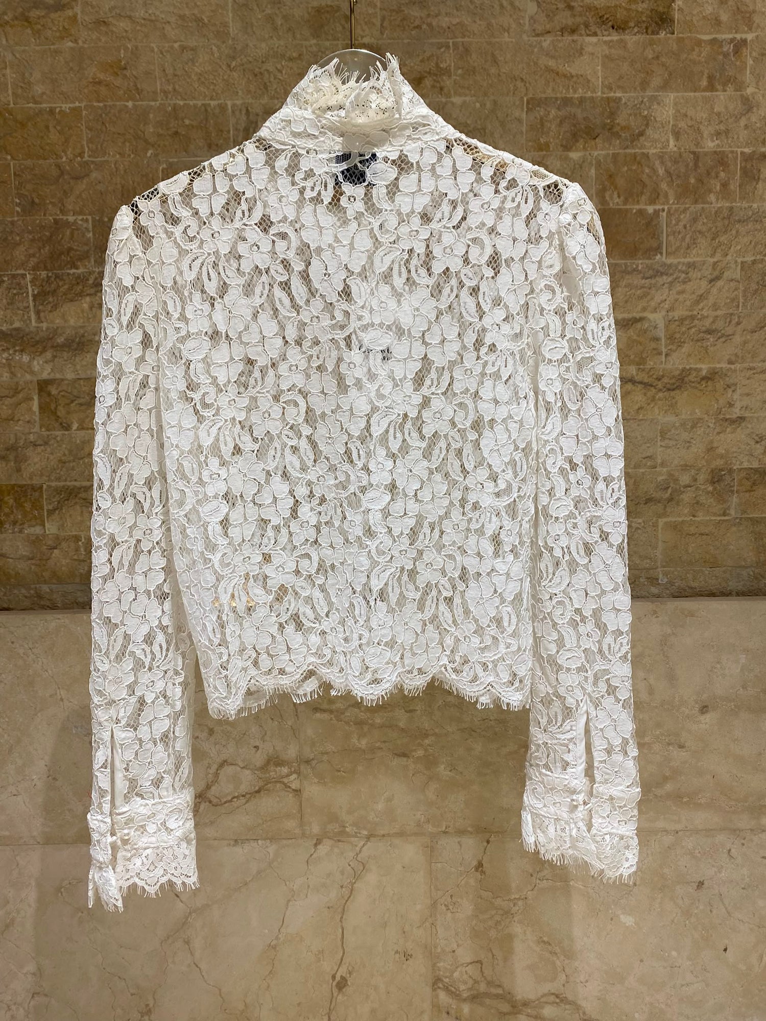 81085 Floral Lace Top بلوزة من الدانتيل بنقشة الزهور
