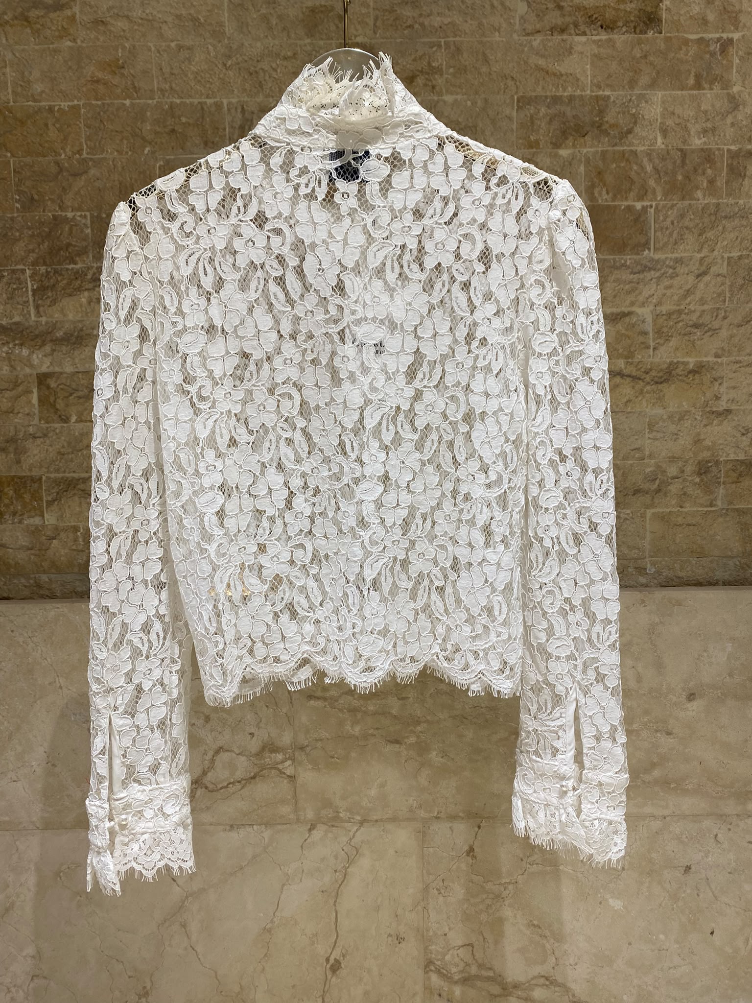 81085 Floral Lace Top بلوزة من الدانتيل بنقشة الزهور