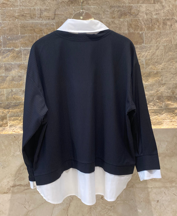 8401.1023 Collared Oversized Pinstripe Top بلوزة مخططة كبيرة الحجم بياقة