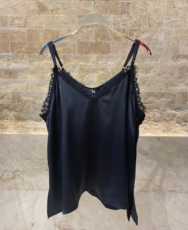 8401.1046 Lace Trimmed Satin Cami Top بلوزة كامي من الساتان مزينة بالدانتيل