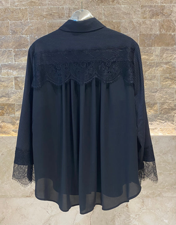 8401.3020 Long Back Lace Pinstripe Shirt قميص مخطط من الدانتيل طويل الظهر