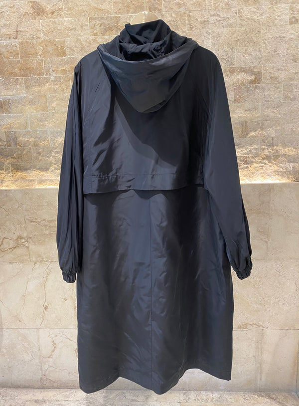 8401.4032  Hoodie Long Taffeta Oversized Jacketجاكيت بغطاء رأس طويل من التفتا كبير الحجم