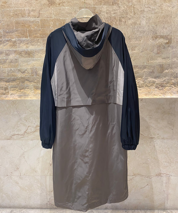 8401.4032  Hoodie Long Taffeta Oversized Jacketجاكيت بغطاء رأس طويل من التفتا كبير الحجم