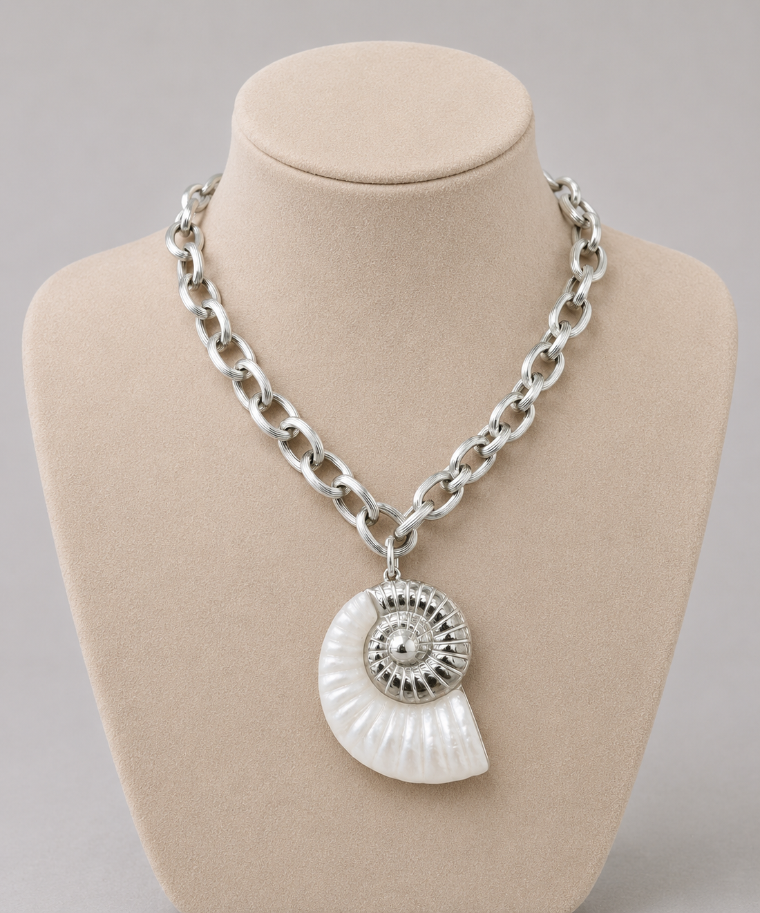 Almi Necklace