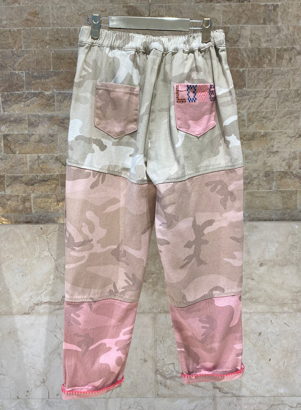 Angele Multi-Tone Camouflage Patterned Pants بنطال بنقشة تمويه متعددة الألوان