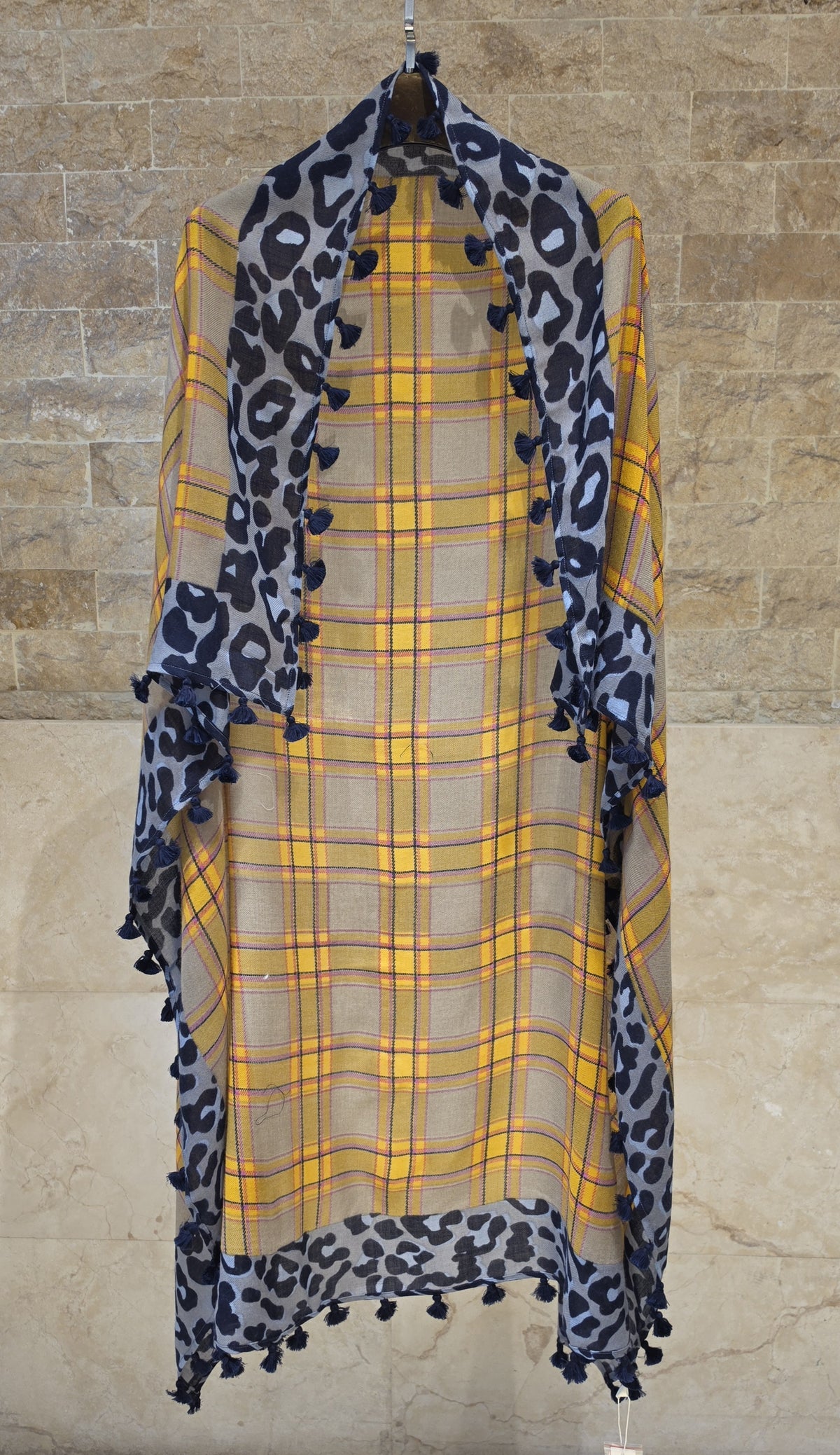 C21983 Square Check Animal Border Scarf