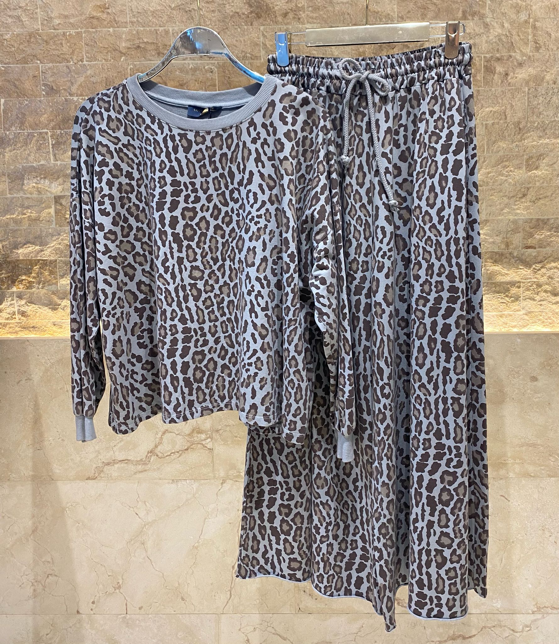 CWM53903/905 Oversized Leopard Print Sweater and Pants Set - Brown Loft